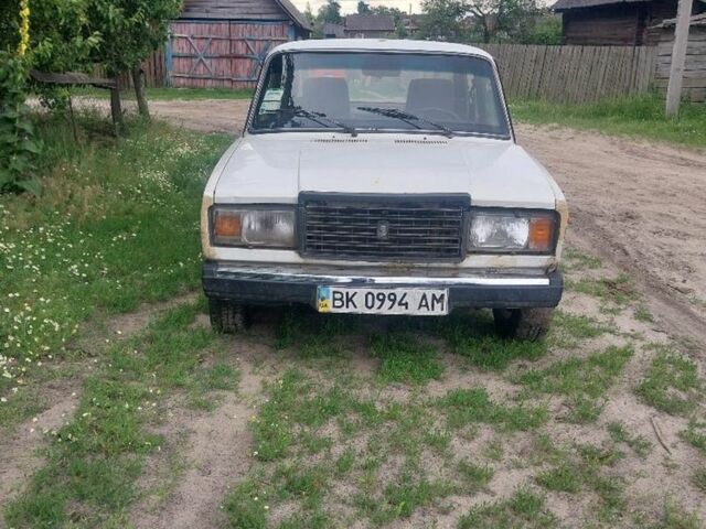 Белый ВАЗ 2107, объемом двигателя 1 л и пробегом 555 тыс. км за 750 $, фото 1 на Automoto.ua