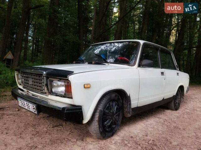 Белый ВАЗ 2107, объемом двигателя 1.5 л и пробегом 80 тыс. км за 1180 $, фото 1 на Automoto.ua