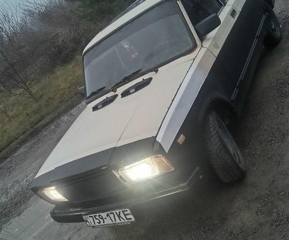 Белый ВАЗ 2107, объемом двигателя 1.7 л и пробегом 300 тыс. км за 497 $, фото 1 на Automoto.ua