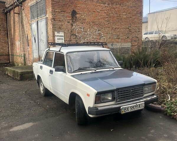 Белый ВАЗ 2107, объемом двигателя 1.5 л и пробегом 300 тыс. км за 814 $, фото 1 на Automoto.ua
