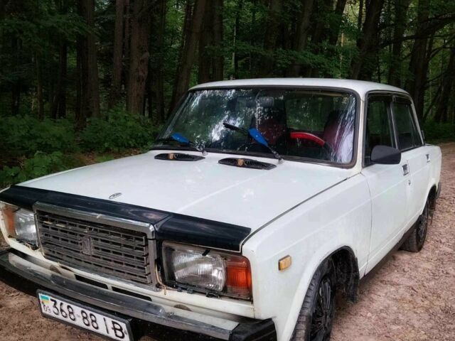 Белый ВАЗ 2107, объемом двигателя 1.5 л и пробегом 80 тыс. км за 1050 $, фото 1 на Automoto.ua
