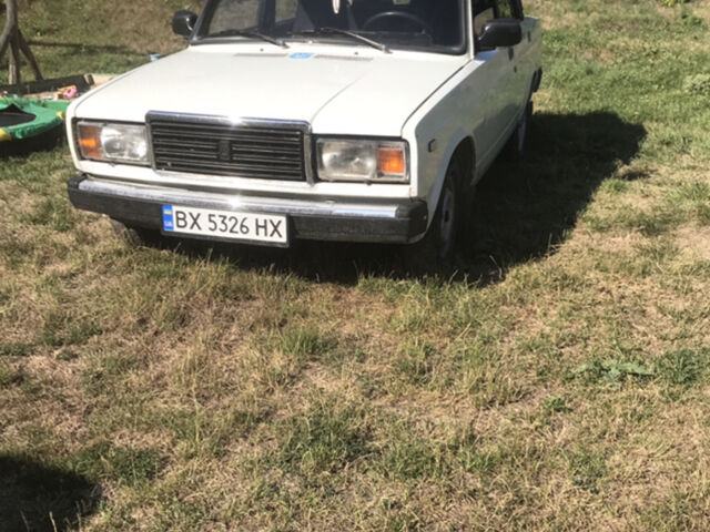 Белый ВАЗ 2107, объемом двигателя 1.45 л и пробегом 100 тыс. км за 1100 $, фото 1 на Automoto.ua