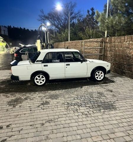 Белый ВАЗ 2107, объемом двигателя 1.7 л и пробегом 150 тыс. км за 2500 $, фото 1 на Automoto.ua