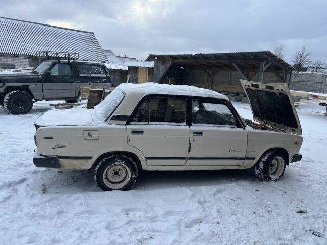 Белый ВАЗ 2107, объемом двигателя 0 л и пробегом 300 тыс. км за 308 $, фото 1 на Automoto.ua