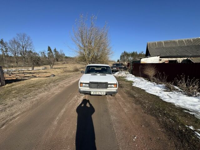 Белый ВАЗ 2107, объемом двигателя 1.5 л и пробегом 200 тыс. км за 950 $, фото 1 на Automoto.ua