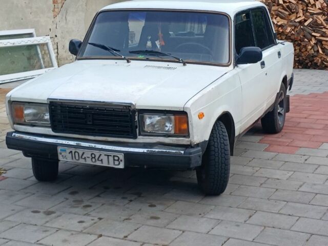 Белый ВАЗ 2107, объемом двигателя 10 л и пробегом 180 тыс. км за 420 $, фото 1 на Automoto.ua