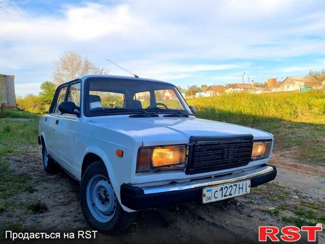 Белый ВАЗ 2107, объемом двигателя 1.5 л и пробегом 142 тыс. км за 999 $, фото 1 на Automoto.ua