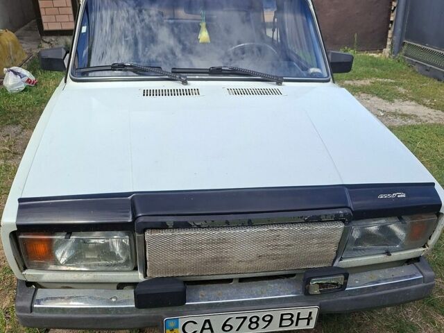 Белый ВАЗ 2107, объемом двигателя 1.6 л и пробегом 250 тыс. км за 1000 $, фото 1 на Automoto.ua