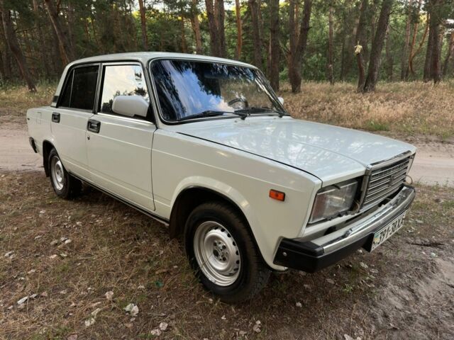 Белый ВАЗ 2107, объемом двигателя 1 л и пробегом 35 тыс. км за 2124 $, фото 1 на Automoto.ua