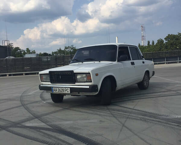 Белый ВАЗ 2107, объемом двигателя 1.5 л и пробегом 95 тыс. км за 837 $, фото 1 на Automoto.ua