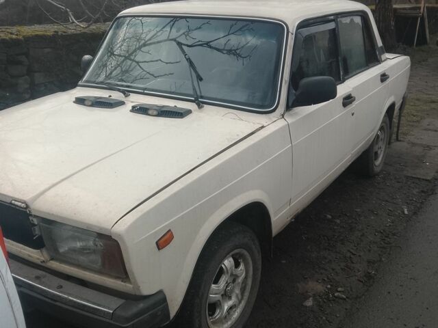 Белый ВАЗ 2107, объемом двигателя 1.5 л и пробегом 180 тыс. км за 348 $, фото 1 на Automoto.ua