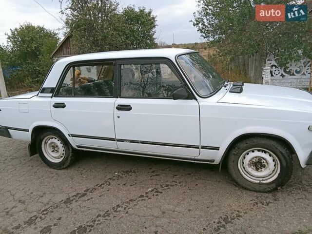 Белый ВАЗ 2107, объемом двигателя 1.45 л и пробегом 200 тыс. км за 1450 $, фото 1 на Automoto.ua
