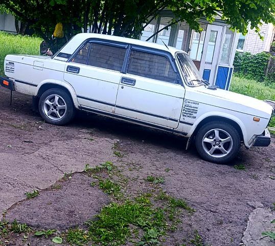 Белый ВАЗ 2107, объемом двигателя 1.6 л и пробегом 195 тыс. км за 550 $, фото 1 на Automoto.ua