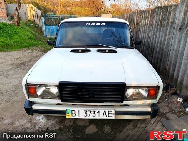 Белый ВАЗ 2107, объемом двигателя 1.5 л и пробегом 300 тыс. км за 500 $, фото 1 на Automoto.ua