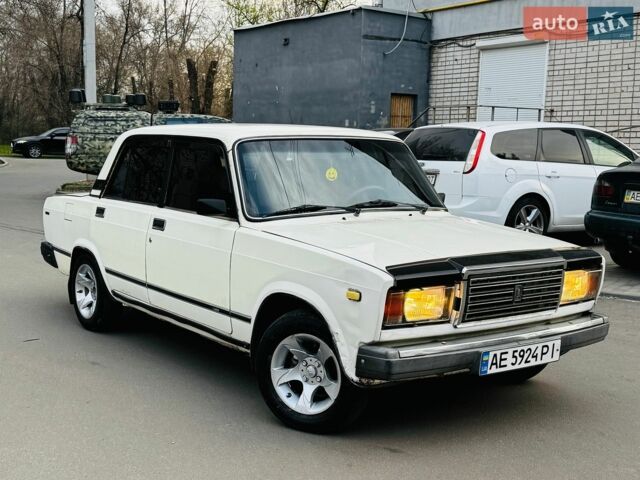 Белый ВАЗ 2107, объемом двигателя 1.45 л и пробегом 300 тыс. км за 800 $, фото 1 на Automoto.ua