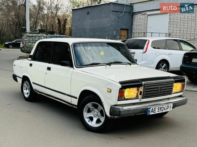 Белый ВАЗ 2107, объемом двигателя 1.45 л и пробегом 300 тыс. км за 800 $, фото 1 на Automoto.ua