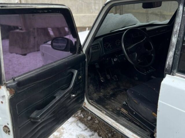 Белый ВАЗ 2107, объемом двигателя 1.5 л и пробегом 100 тыс. км за 800 $, фото 1 на Automoto.ua