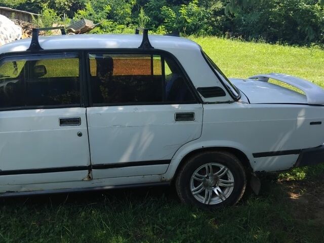 Белый ВАЗ 2107, объемом двигателя 0 л и пробегом 50 тыс. км за 350 $, фото 1 на Automoto.ua