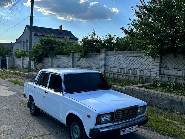 Белый ВАЗ 2107, объемом двигателя 1.5 л и пробегом 45 тыс. км за 1000 $, фото 1 на Automoto.ua