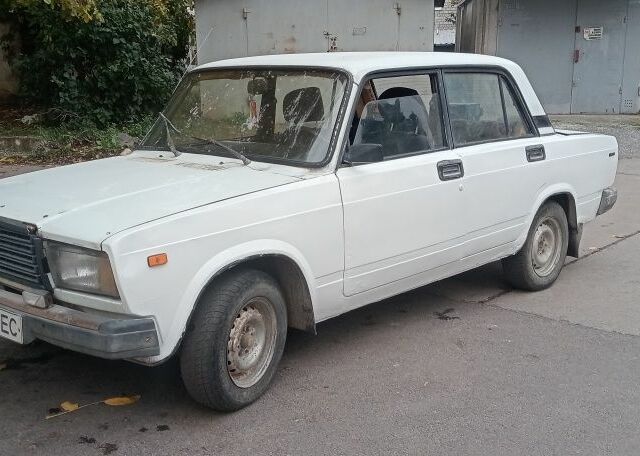 Белый ВАЗ 2107, объемом двигателя 0 л и пробегом 57 тыс. км за 450 $, фото 1 на Automoto.ua