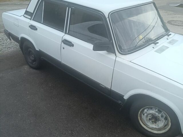 Белый ВАЗ 2107, объемом двигателя 1.5 л и пробегом 70 тыс. км за 698 $, фото 1 на Automoto.ua