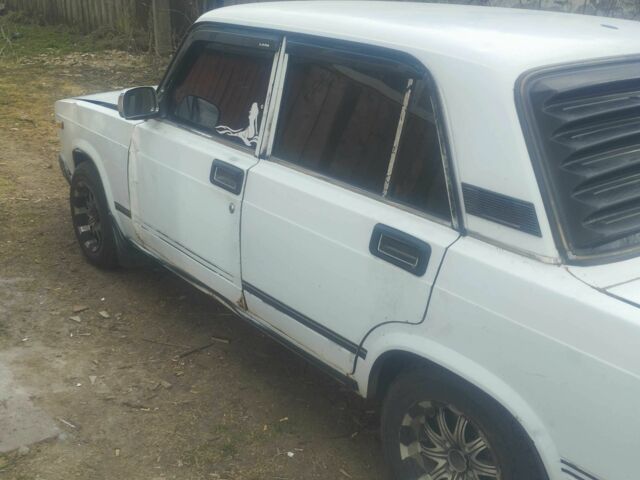 Белый ВАЗ 2107, объемом двигателя 1.5 л и пробегом 133 тыс. км за 1300 $, фото 1 на Automoto.ua