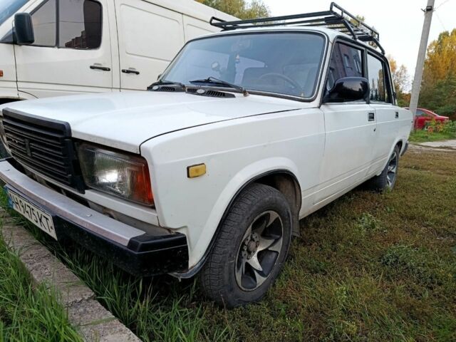 Белый ВАЗ 2107, объемом двигателя 1.5 л и пробегом 10 тыс. км за 1474 $, фото 1 на Automoto.ua