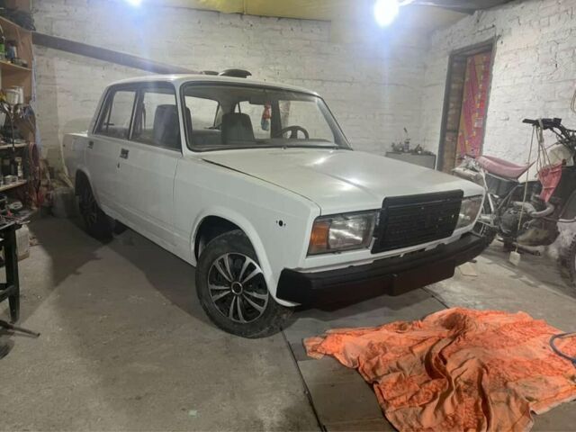 Белый ВАЗ 2107, объемом двигателя 1.5 л и пробегом 2 тыс. км за 700 $, фото 1 на Automoto.ua