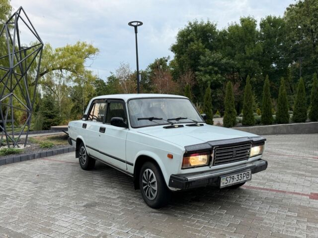 Білий ВАЗ 2107, об'ємом двигуна 1.5 л та пробігом 200 тис. км за 953 $, фото 1 на Automoto.ua
