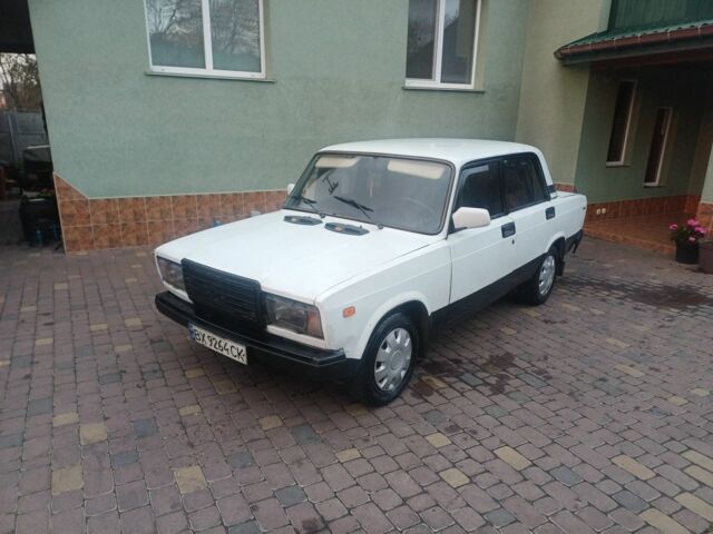 ВАЗ 2107 2002 в Хмельницком на Automoto.ua Белый ВАЗ 2107, объемом двигателя 1.5 л и пробегом 200 тыс. км за 749 $, фото 1 на Automoto.ua