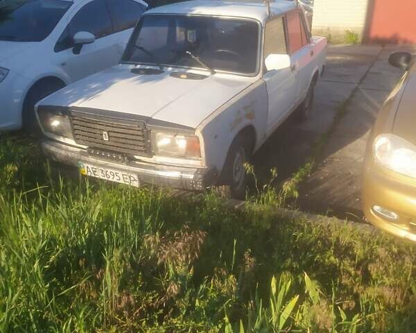 Белый ВАЗ 2107, объемом двигателя 1.5 л и пробегом 75 тыс. км за 1000 $, фото 1 на Automoto.ua