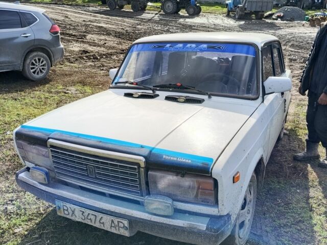 ВАЗ 2107 2002 в Каменце-Подольском на Automoto.ua Белый ВАЗ 2107, объемом двигателя 0 л и пробегом 1 тыс. км за 1300 $, фото 1 на Automoto.ua