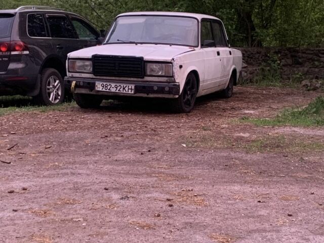 Белый ВАЗ 2107, объемом двигателя 0 л и пробегом 87 тыс. км за 377 $, фото 1 на Automoto.ua