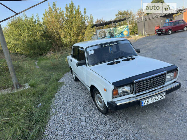 Белый ВАЗ 2107, объемом двигателя 1.5 л и пробегом 144 тыс. км за 1100 $, фото 1 на Automoto.ua