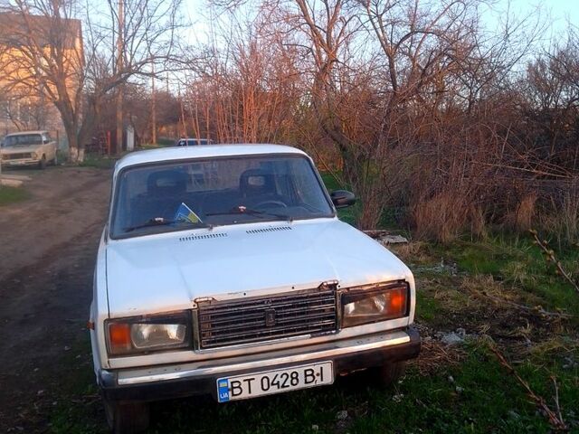 Белый ВАЗ 2107, объемом двигателя 1.5 л и пробегом 50 тыс. км за 500 $, фото 1 на Automoto.ua