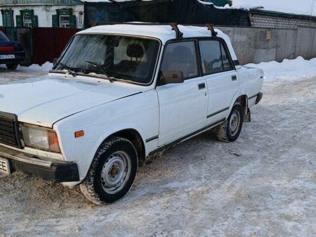 Білий ВАЗ 2107, об'ємом двигуна 1 л та пробігом 430 тис. км за 800 $, фото 1 на Automoto.ua