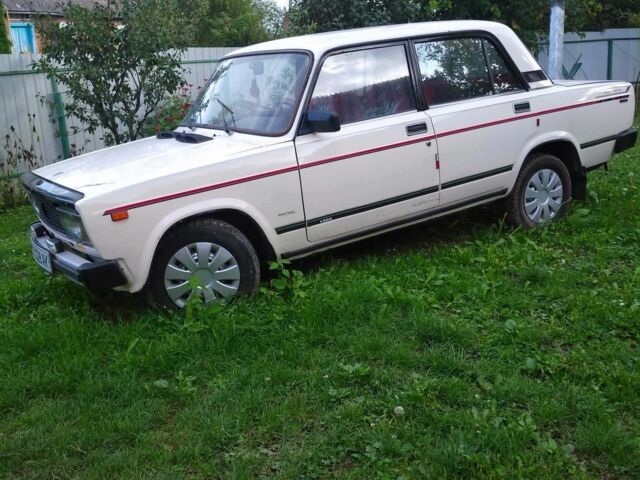 Белый ВАЗ 2107, объемом двигателя 0 л и пробегом 85 тыс. км за 898 $, фото 1 на Automoto.ua
