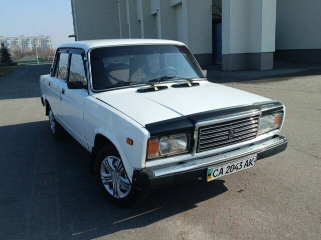 Белый ВАЗ 2107, объемом двигателя 1 л и пробегом 160 тыс. км за 993 $, фото 1 на Automoto.ua