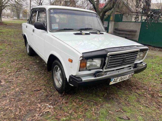 Белый ВАЗ 2107, объемом двигателя 5 л и пробегом 50 тыс. км за 828 $, фото 1 на Automoto.ua