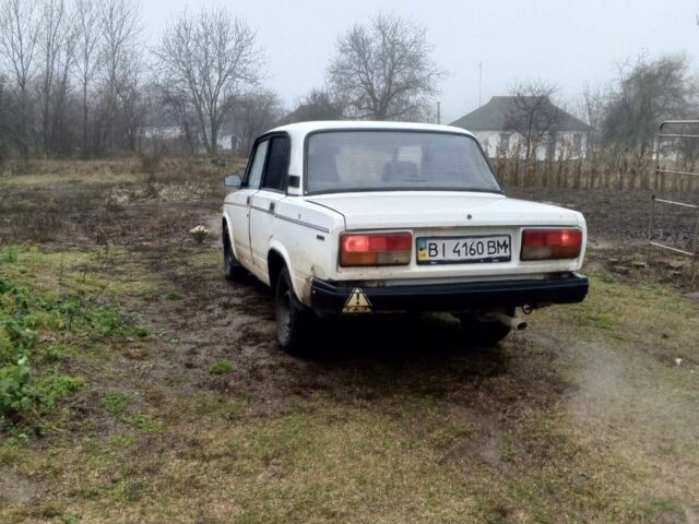 Белый ВАЗ 2107, объемом двигателя 0 л и пробегом 237 тыс. км за 592 $, фото 1 на Automoto.ua