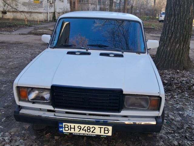 Белый ВАЗ 2107, объемом двигателя 1.45 л и пробегом 98 тыс. км за 1000 $, фото 1 на Automoto.ua