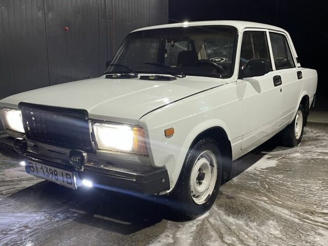 Белый ВАЗ 2107, объемом двигателя 1.5 л и пробегом 150 тыс. км за 1055 $, фото 1 на Automoto.ua