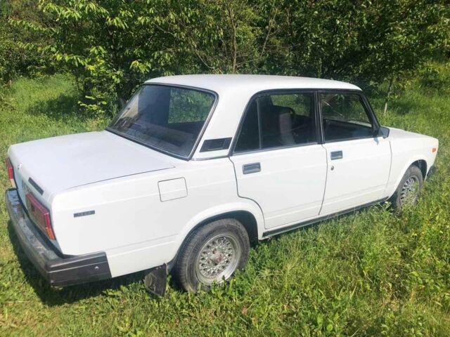 Белый ВАЗ 2107, объемом двигателя 1.5 л и пробегом 199 тыс. км за 1600 $, фото 1 на Automoto.ua