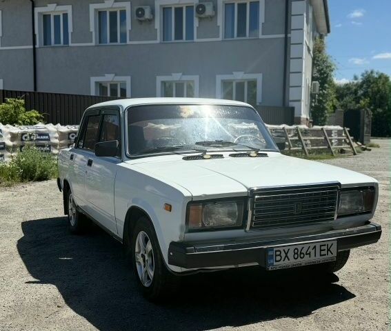 Белый ВАЗ 2107, объемом двигателя 0 л и пробегом 100 тыс. км за 805 $, фото 1 на Automoto.ua