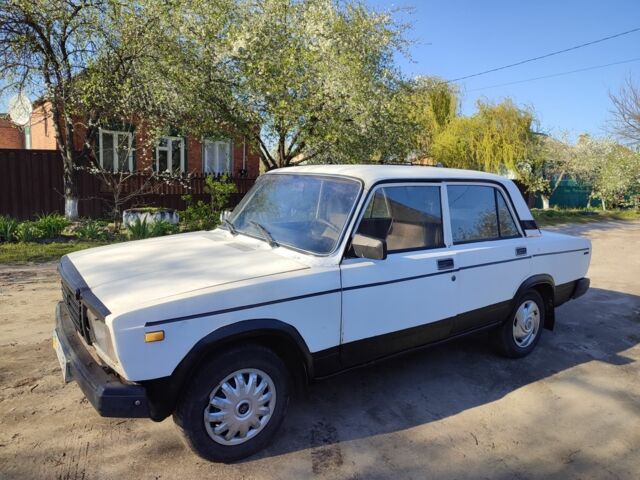 Белый ВАЗ 2107, объемом двигателя 1.5 л и пробегом 190 тыс. км за 400 $, фото 1 на Automoto.ua