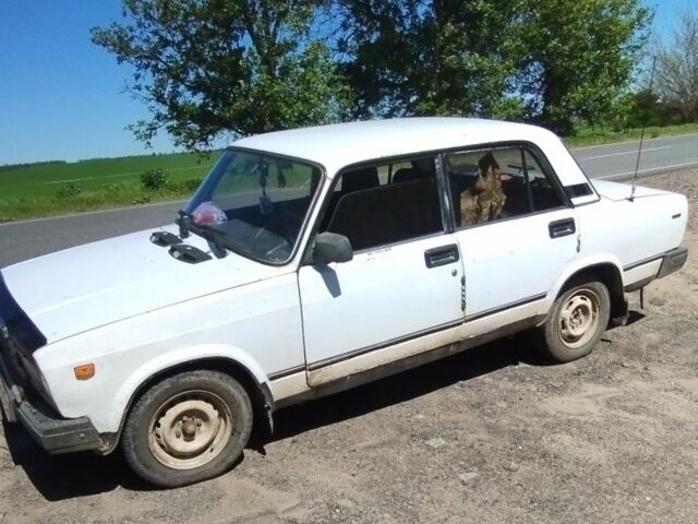 Белый ВАЗ 2107, объемом двигателя 1.5 л и пробегом 90 тыс. км за 950 $, фото 1 на Automoto.ua
