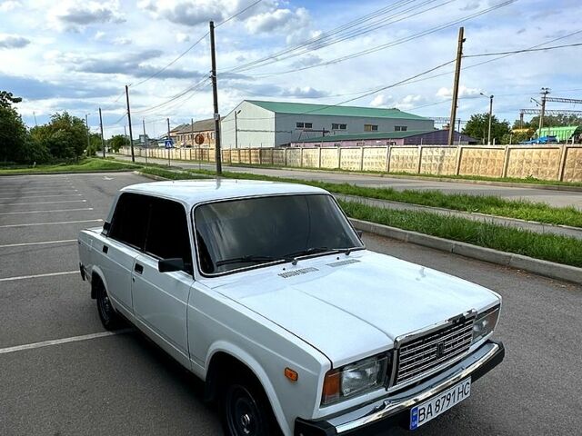 ВАЗ 2107 2004 в Кропивницком (Кировограде) на Automoto.ua Белый ВАЗ 2107, объемом двигателя 1.5 л и пробегом 74 тыс. км за 2160 $, фото 1 на Automoto.ua