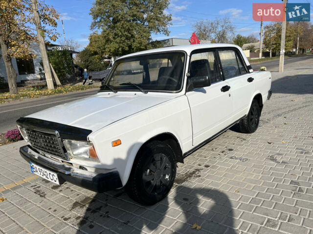 Белый ВАЗ 2107, объемом двигателя 1.45 л и пробегом 60 тыс. км за 1250 $, фото 1 на Automoto.ua