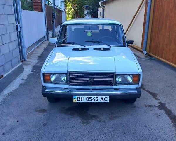 Белый ВАЗ 2107, объемом двигателя 0.25 л и пробегом 195 тыс. км за 1650 $, фото 1 на Automoto.ua