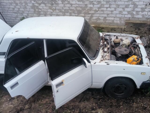 Белый ВАЗ 2107, объемом двигателя 1.5 л и пробегом 12 тыс. км за 356 $, фото 1 на Automoto.ua